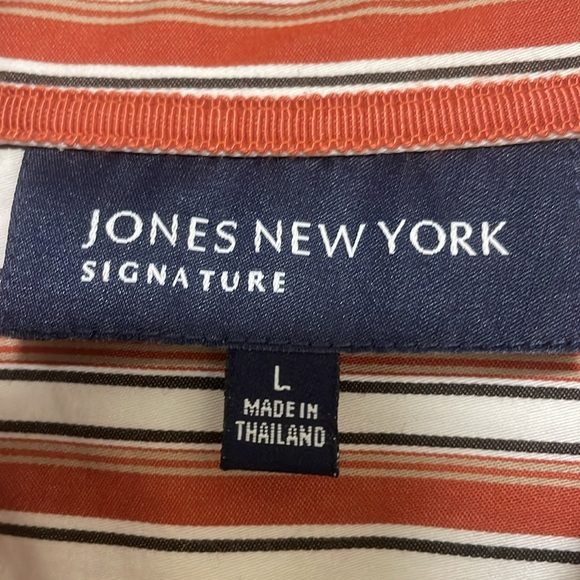 $6 three top bundle. Jones New York Signature blouses. - Picture 6 of 9